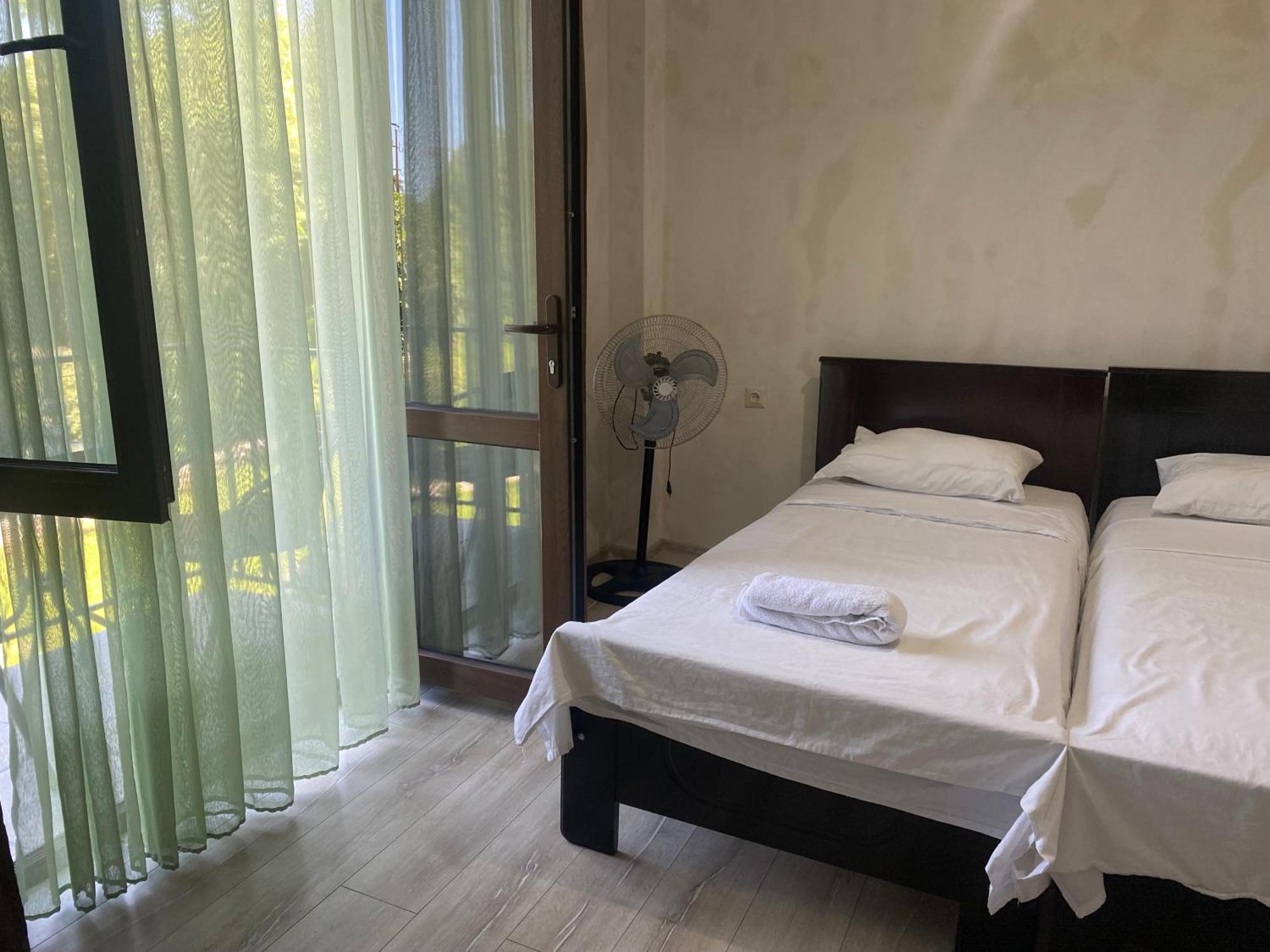 Family Hotel Our House 치히스지리 외부 사진
