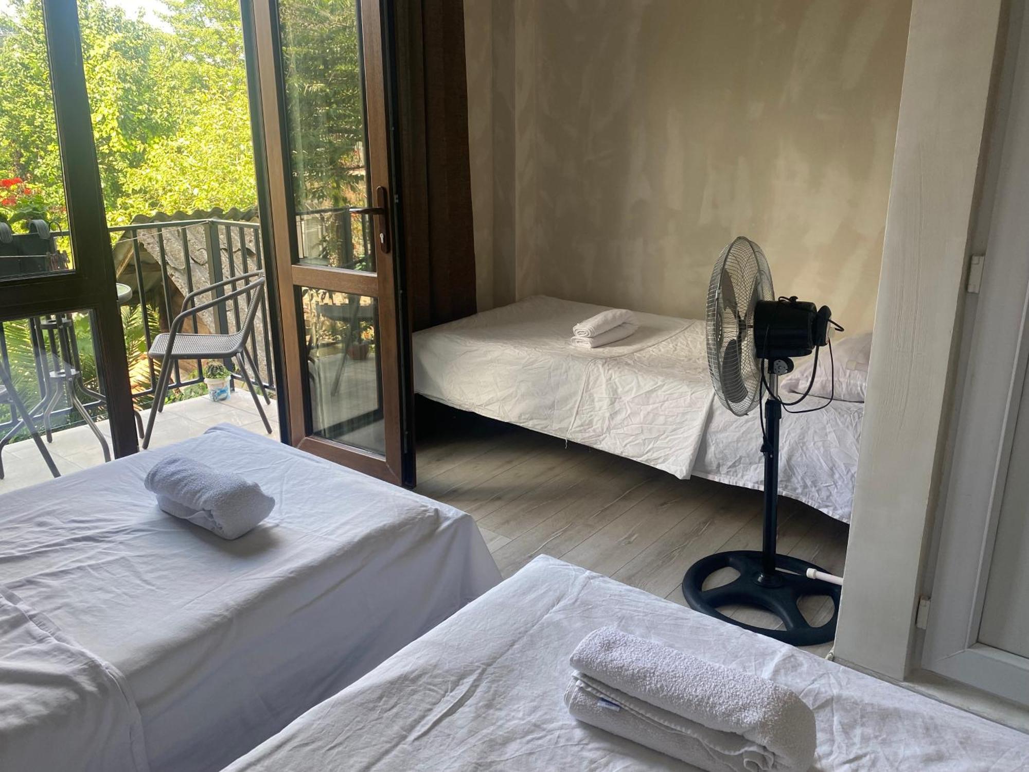 Family Hotel Our House 치히스지리 외부 사진