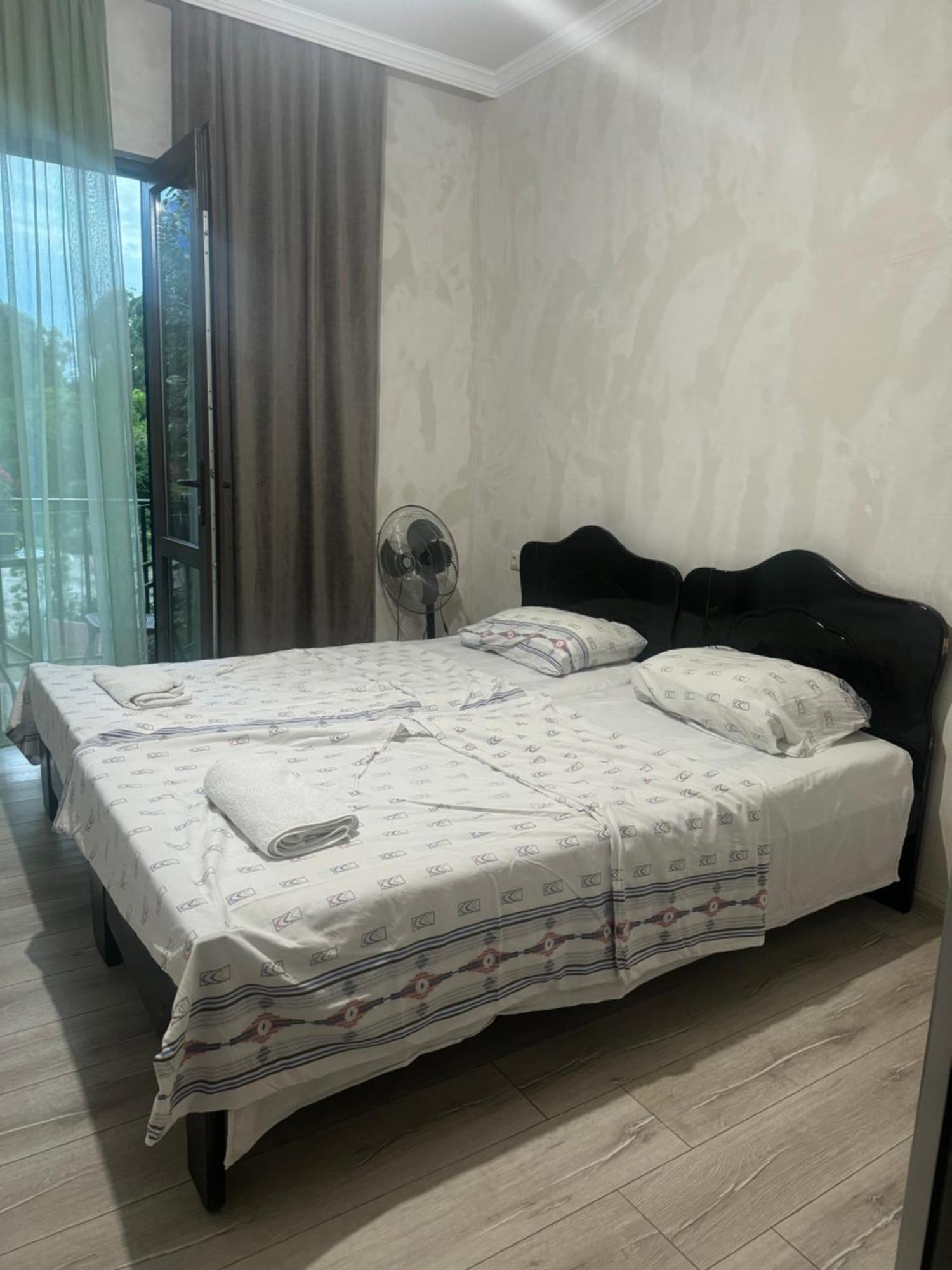 Family Hotel Our House 치히스지리 외부 사진