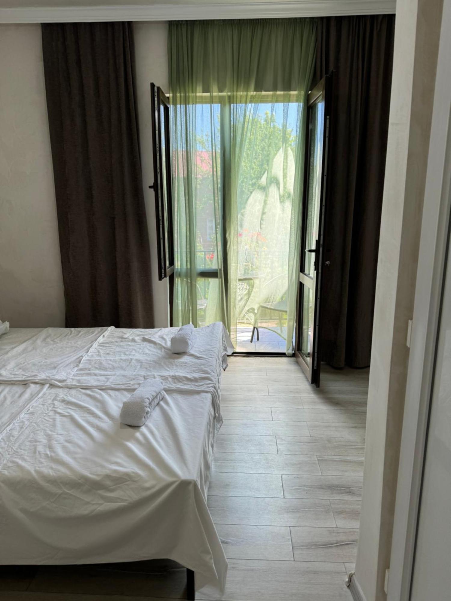Family Hotel Our House 치히스지리 외부 사진