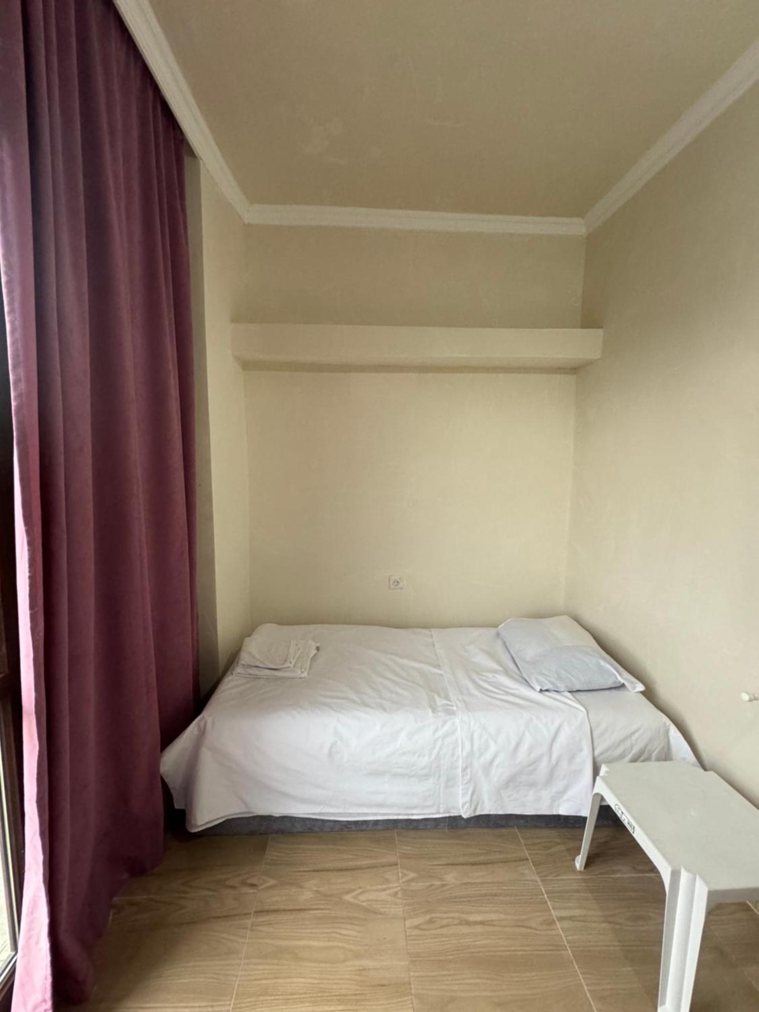 Family Hotel Our House 치히스지리 외부 사진