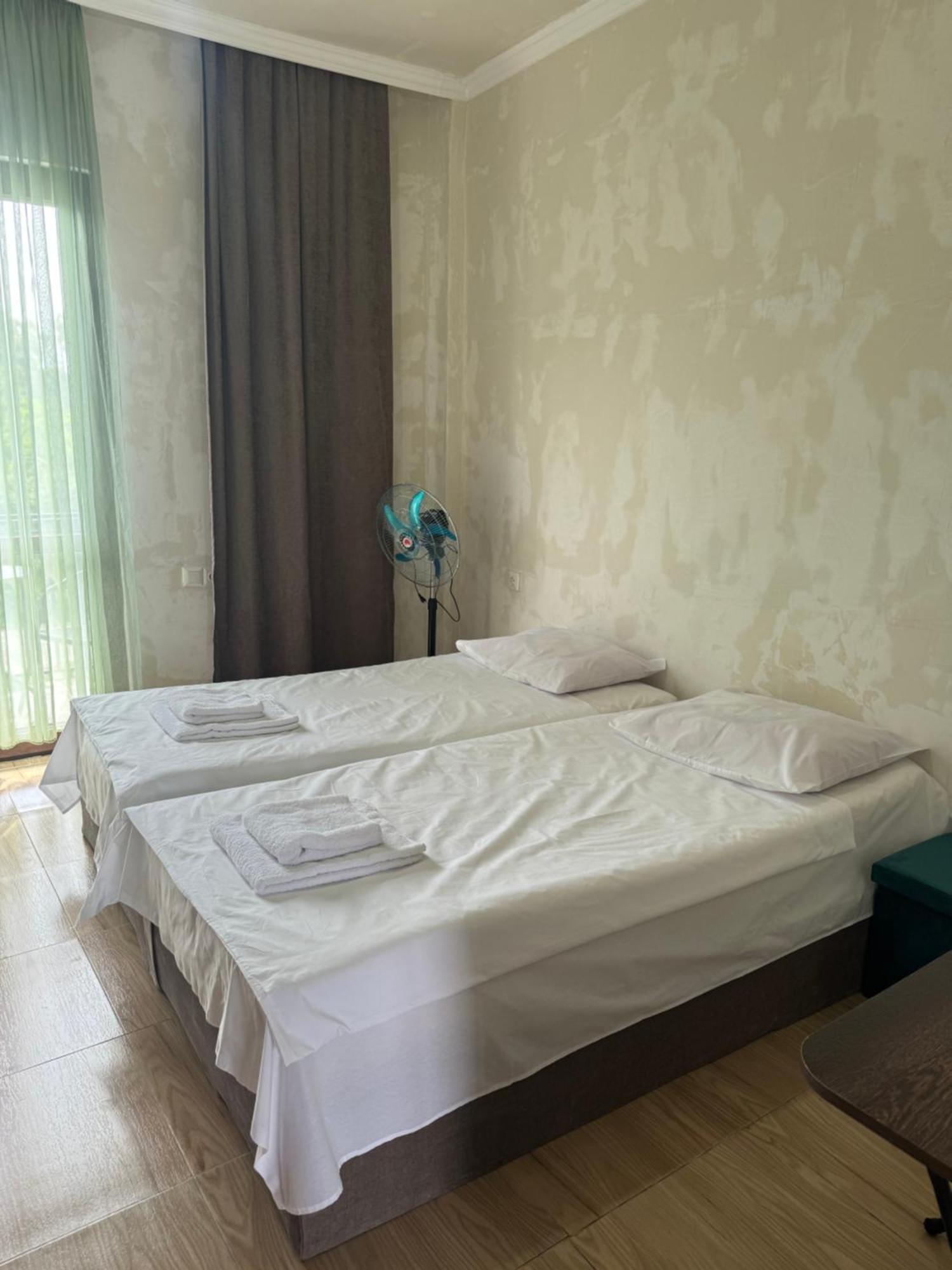 Family Hotel Our House 치히스지리 외부 사진