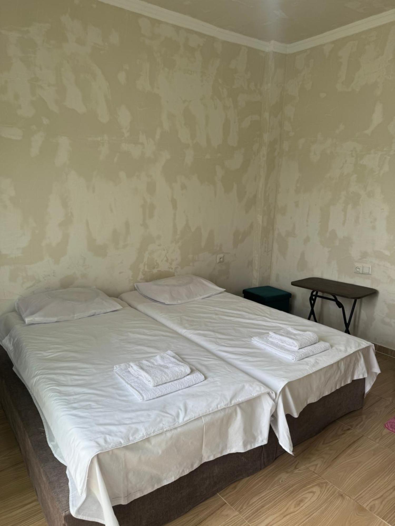 Family Hotel Our House 치히스지리 외부 사진
