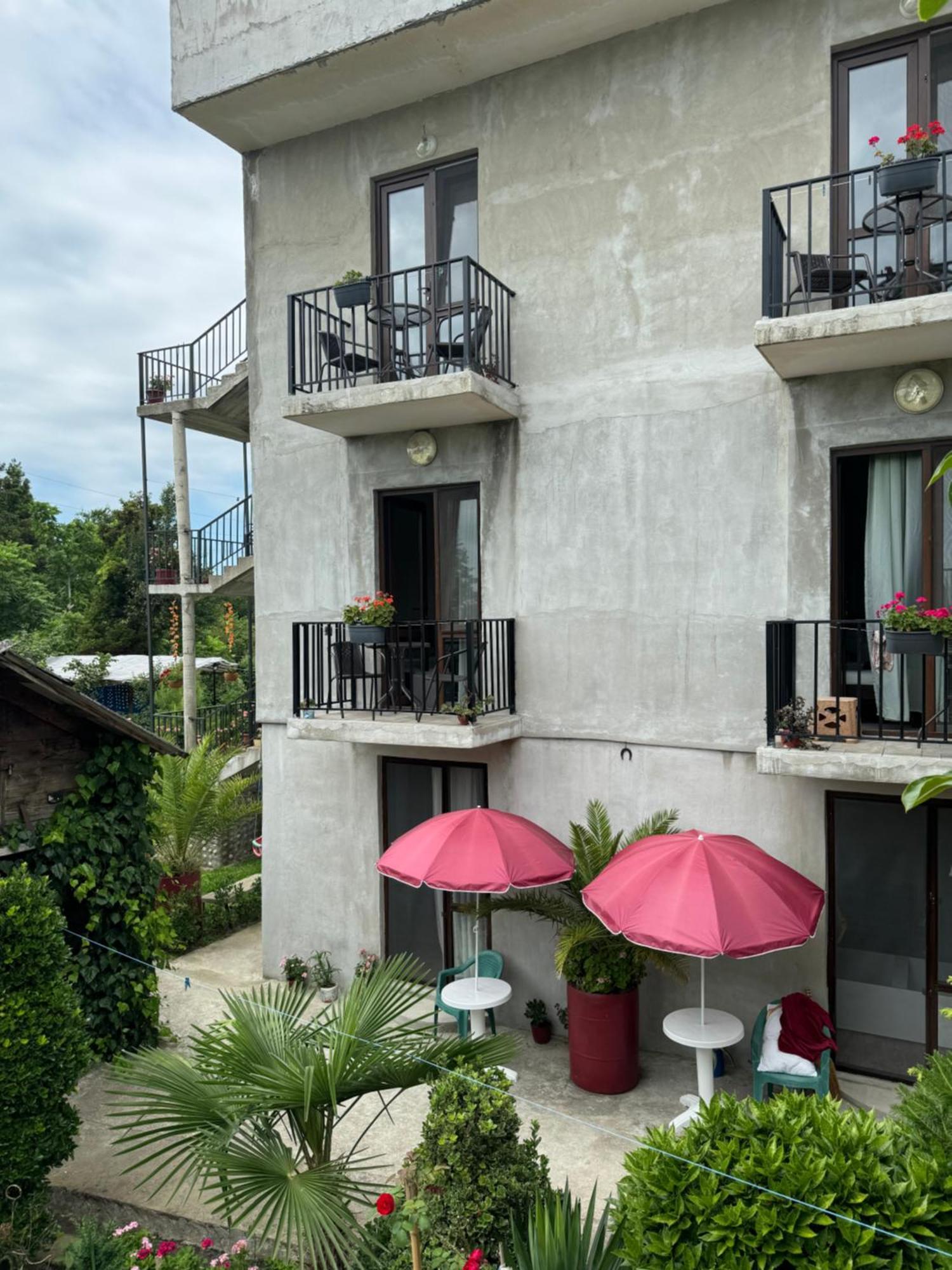 Family Hotel Our House 치히스지리 외부 사진