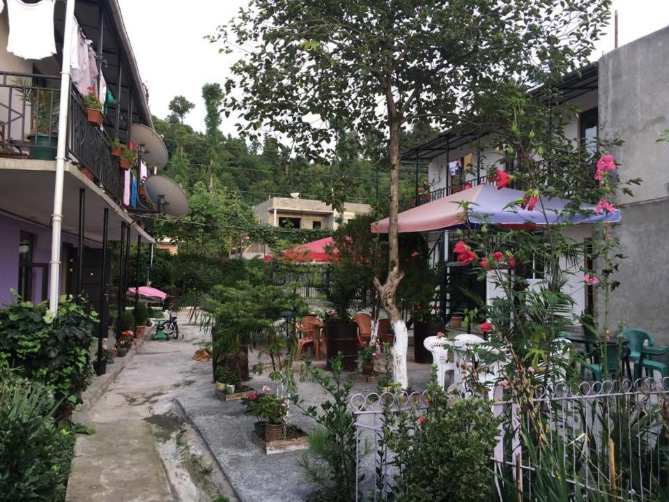 Family Hotel Our House 치히스지리 외부 사진